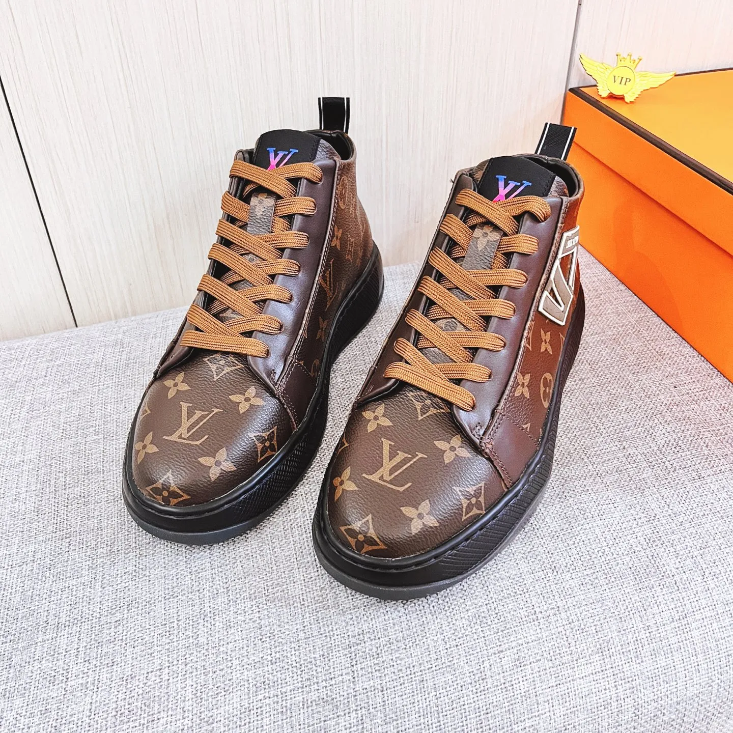 Men's shoes 💰 460 men's shoes 💰 [ LV ] 🔥 Louis Vuitton, high-end men's shoes brand official website 1:1 latest masterpiece: uppers are made of Italian imported first-layer cowhide with comfortable and breathable lining ➕ original non-slip and wear-resistant outsole 🔥, making walking more convenient and comfortable! An exclusive new model, a stunning work, a beautiful 1:1 replica [color] compared to the official quality! Create a fashionable personality to set off your uniqueness! A must-have for trendy men! Classic 🔥Size: 38-44 Color: 🔥 3⃣️colors available🔥.